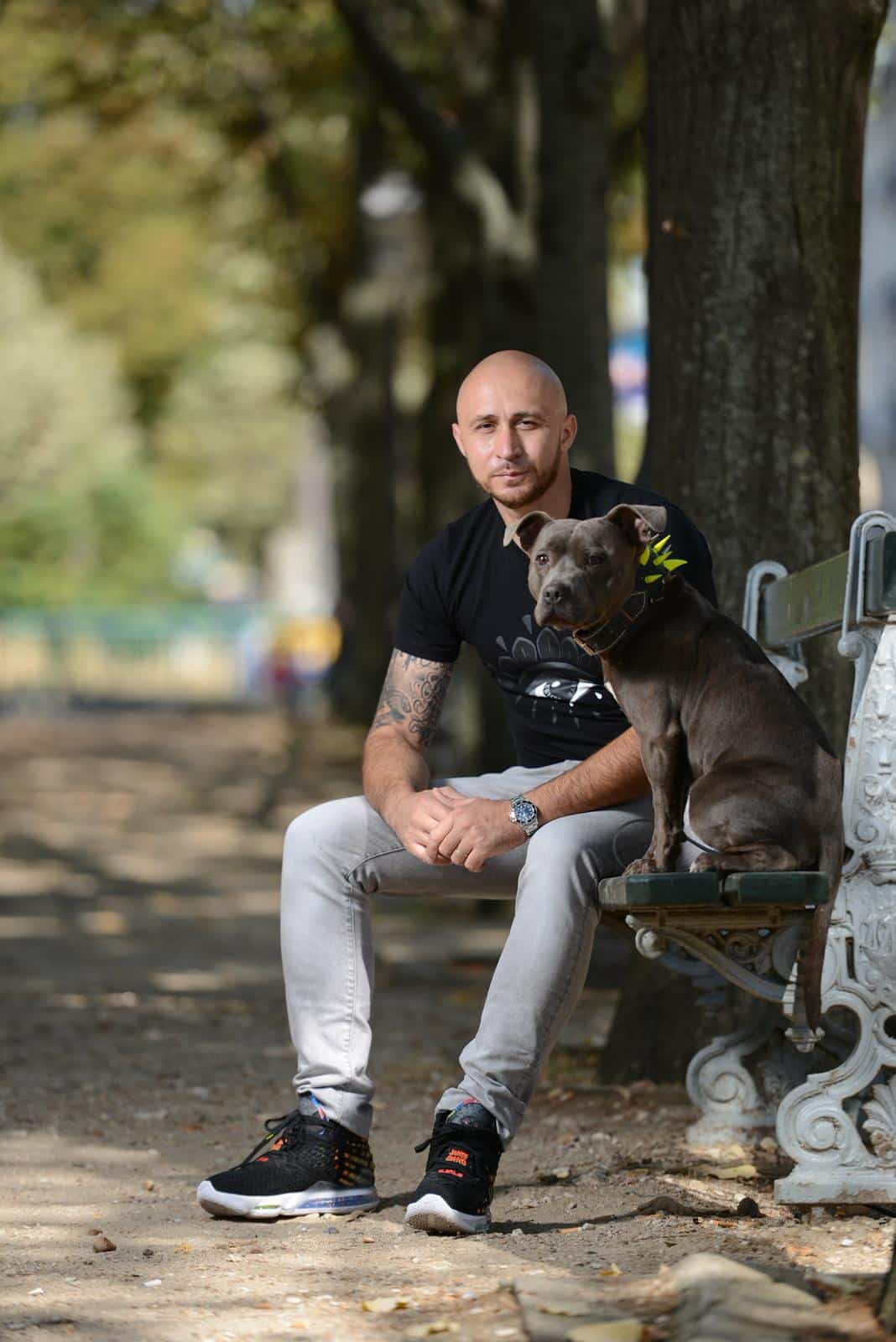 Laurent avec un chien